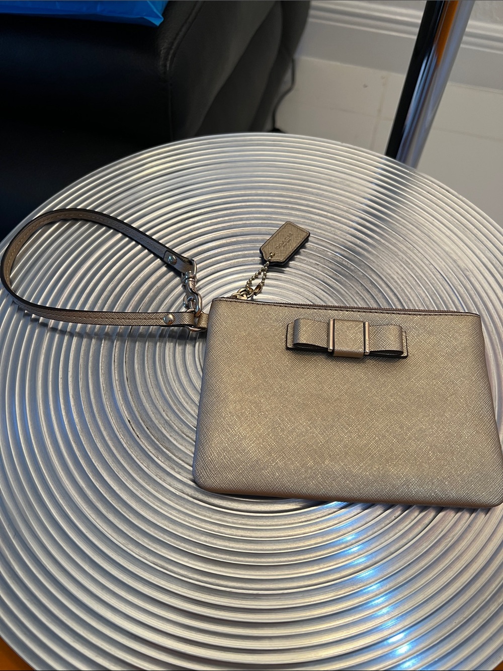 Coach NWOT Metallic Taupe and Gold Leather Wristlet with Bow Accent and hangtag - Picture 7 of 7
